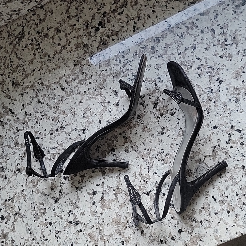 🔥🔥Special Free Offer!!🔥🔥 Preloved pair of Stuart Weitzman sandals US - Picture 2 of 10